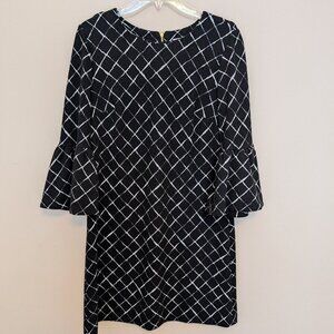 Calvin Klein mini shift dress 10 bell sleeves lattice pattern EUC black white